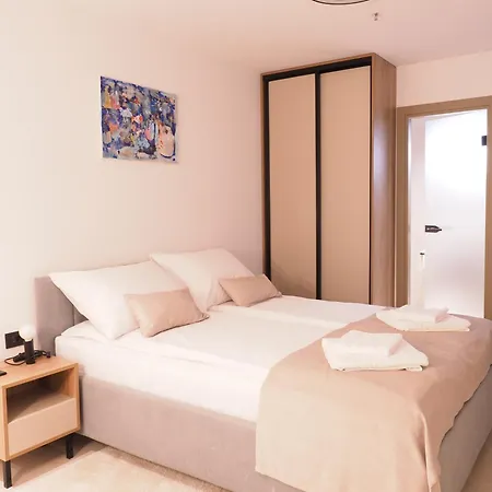 Old Town Akademis Gariste Bed & Breakfast